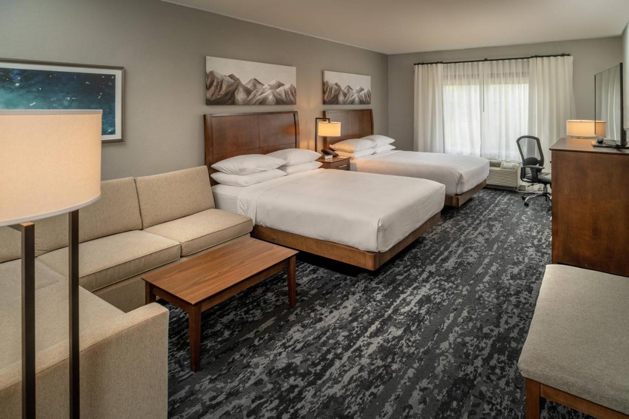 Hotel Delta By Marriott Huntington Mall