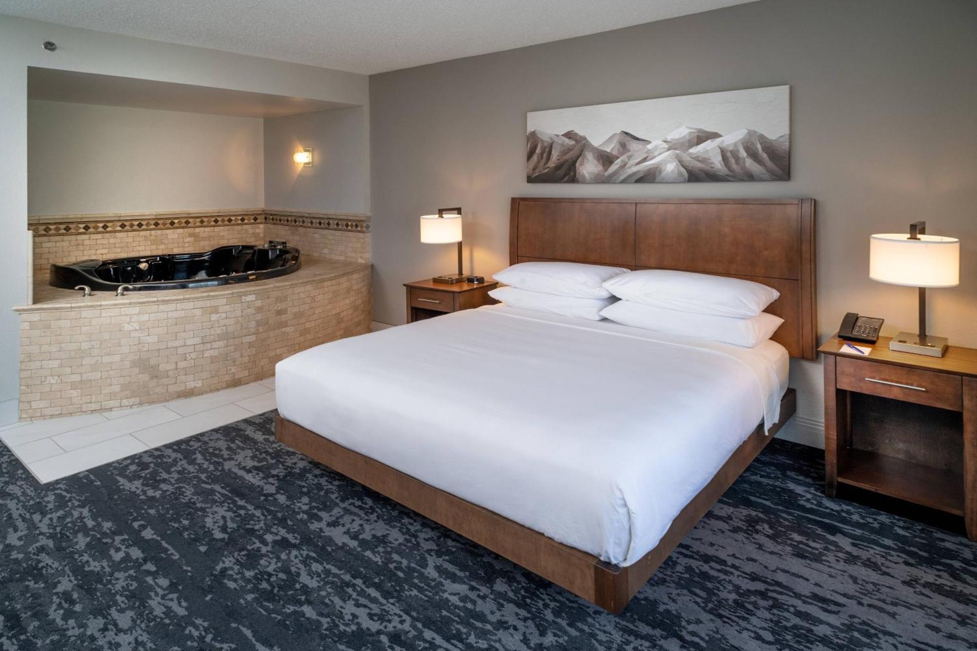 Hotel Delta By Marriott Huntington Mall