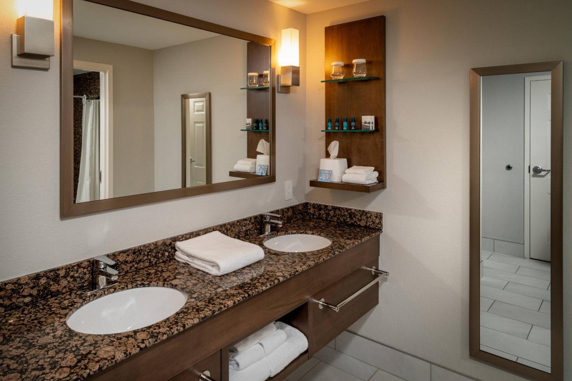 Delta By Marriott Huntington Mall Hotel Barboursville